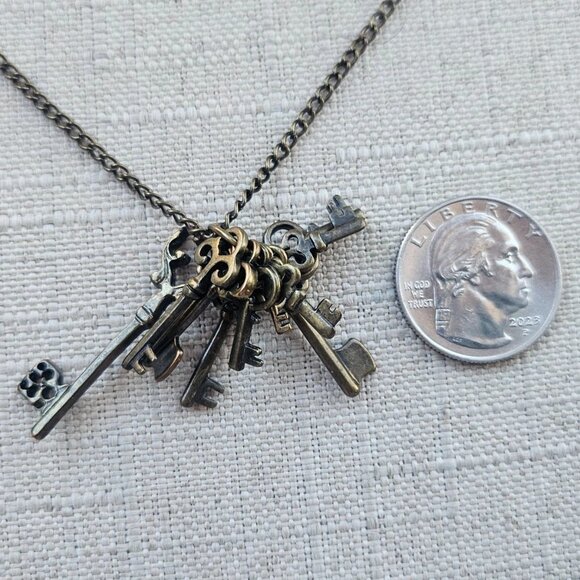 Nordstrom Rack Necklaces Antique Style Bronze Tone Multi Keys Pendant Jewelry - Picture 12 of 12